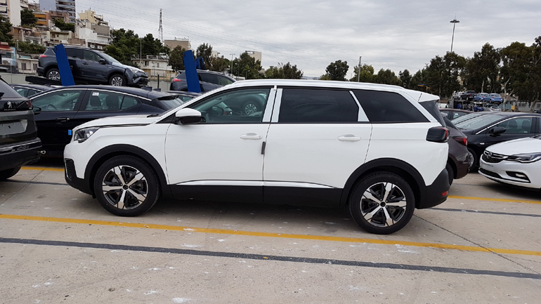 Συγκριτικά με το 3008 είναι μεγαλύτερο, καθώς μπορεί να φιλοξενήσει μέχρι και 7 επιβάτες