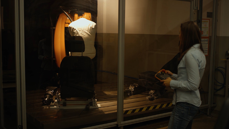 Έφτιαξαν ρομπότ για να δοκιμάζουν τα καθίσματα Έφτιαξαν ρομπότ για να δοκιμάζουν τα καθίσματα