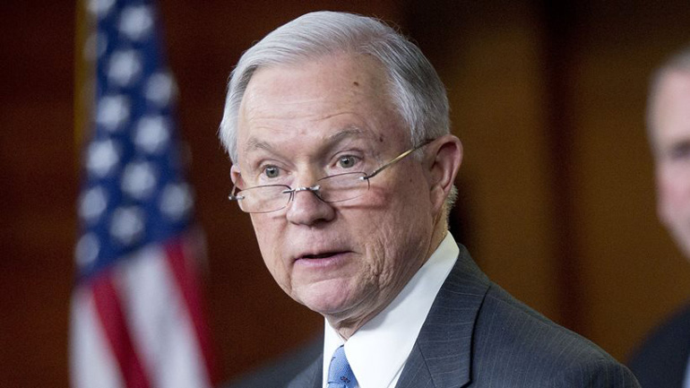 Γερουσιαστές απαιτούν ο υπουργός Δικαιοσύνης να καταθέσει ξανά για τις σχέσεις Τραμπ με Ρωσία