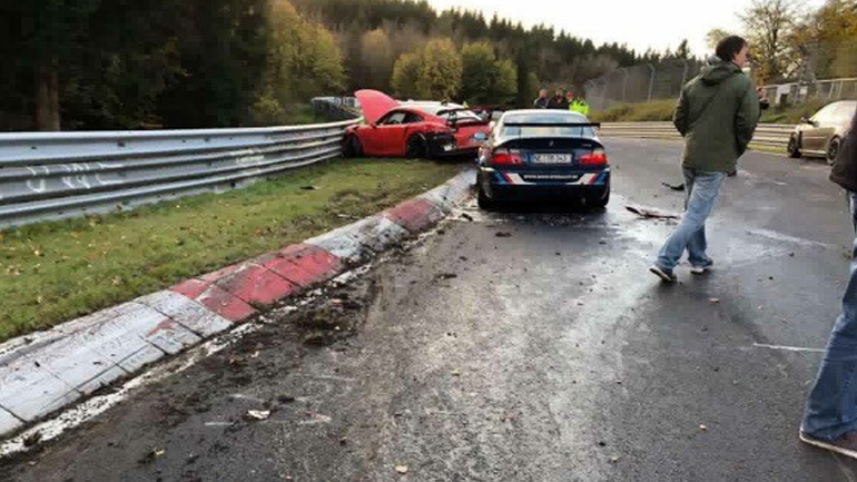 Καραμπόλα 14 αυτοκινήτων στη διασημότερη πίστα