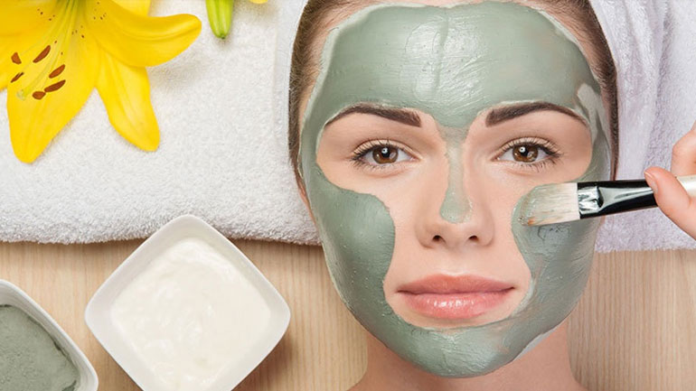 Φυσική μάσκα με άργιλο για λαμπερή και νεανική επιδερμίδα