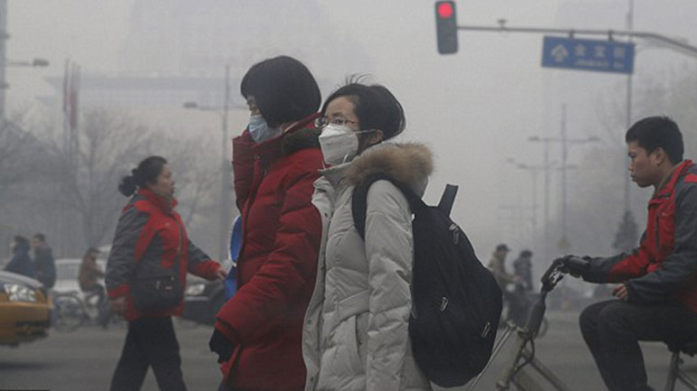 Κίνα: «Πορτοκαλί συναγερμός» στο Πεκίνο λόγω της ατμοσφαιρικής ρύπανσης