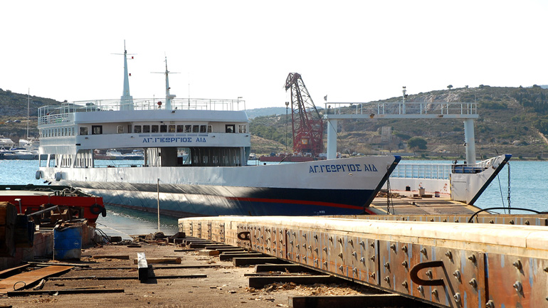Βλάβη σε επιβατικό πλοίο
