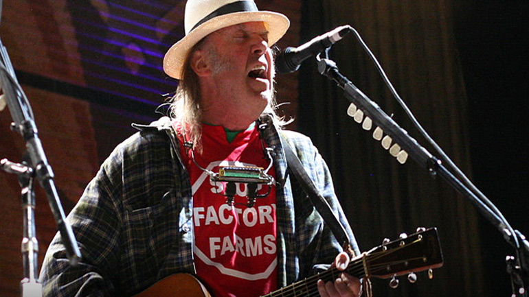 Ο ρόκερ Νιλ Γιανγκ πωλεί σε δημοπρασία συλλογή με τρένα μοντελισμού