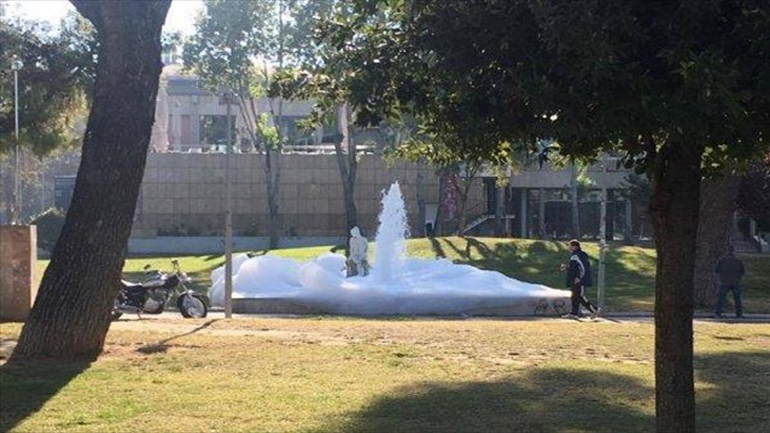 Έριξαν σαμπουάν στο συντριβάνι του Λευκού Πύργου