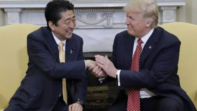 Η διπλωματία του γκολφ για τον Ντόναλντ Τραμπ και τον Σίνζο Άμπε