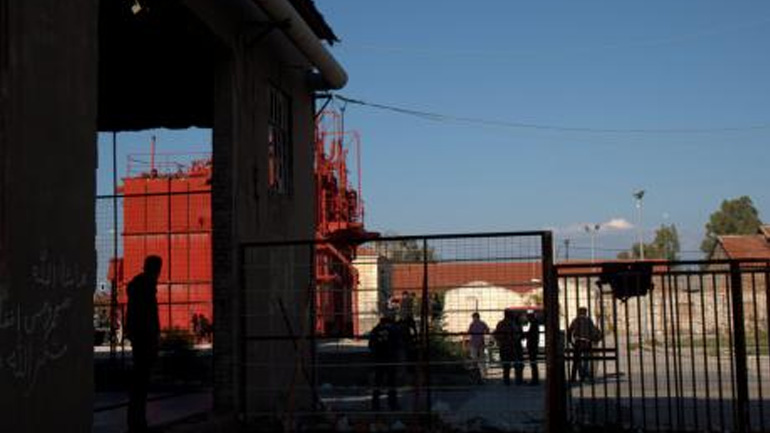 Κρούσματα ψώρας σε μετανάστες που μένουν σε παλιά εργοστάσια στην Πάτρα