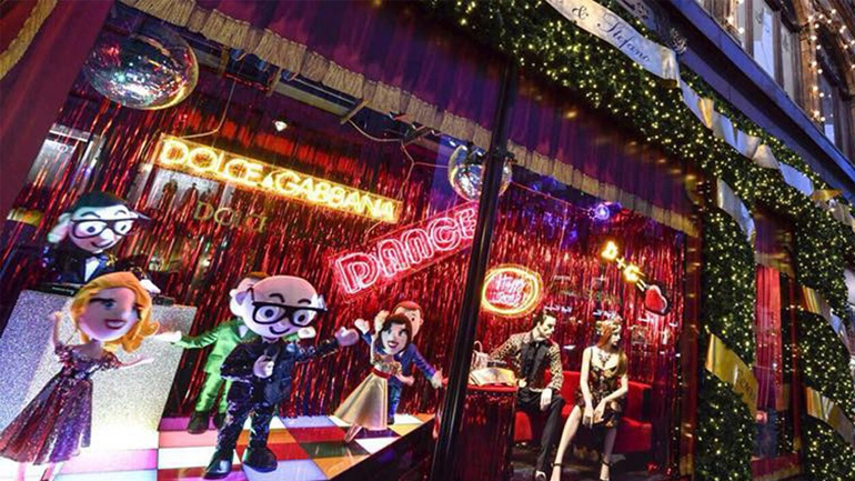 Οι Dolce & Gabbana στόλισαν τις βιτρίνες του Harrods για τα Χριστούγεννα!