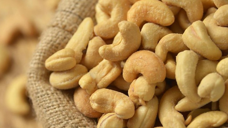 Εντοπίστηκαν 16 τόνοι κάσιους με σαλμονέλα