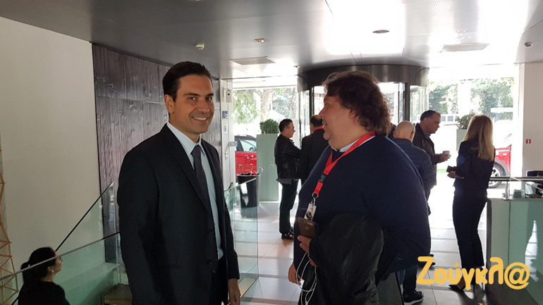 Ο Νίκος Αρμενάκης (αριστερά) με τον Πάρι Ποντίκα