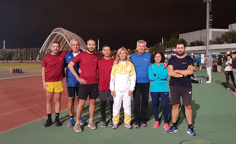 Από αριστερά: Γιώργος Μπάρχος, Γιώργος Τσομπανίδης, Σπύρος Χώτος, Αντώνης Σταυρουλάκης, Μαρία Πολύζου, Γιώργος Ιωσηφίδης, Τίτσα Κιρουν και Βασίλης Σαρημπαλίδης