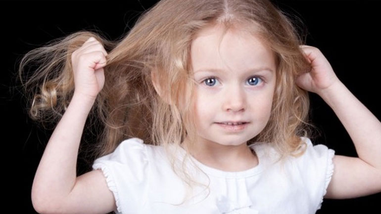 Όταν το παιδί συνηθίζει να τραβάει μαλλιά