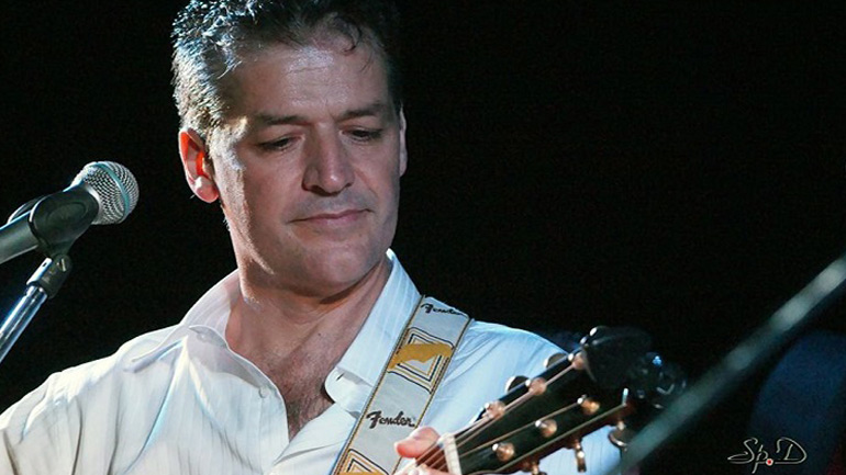 Ο Παύλος Καρποδίνης στο Γυάλινο Μουσικό Θέατρο