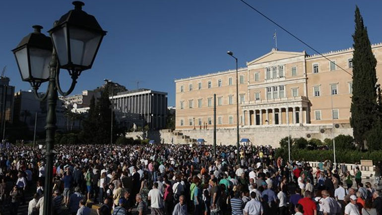 ΕΛΣΤΑΤ: Μειώθηκε το διαθέσιμο εισόδημα των Ελλήνων το 2016