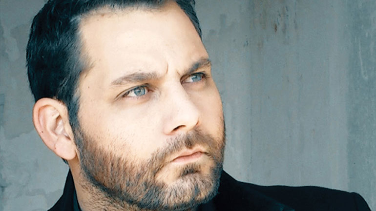 Θοδωρής Μεταξάς: Κλέβει τις εντυπώσεις το τρίτο του single με τίτλο «Πονάω»