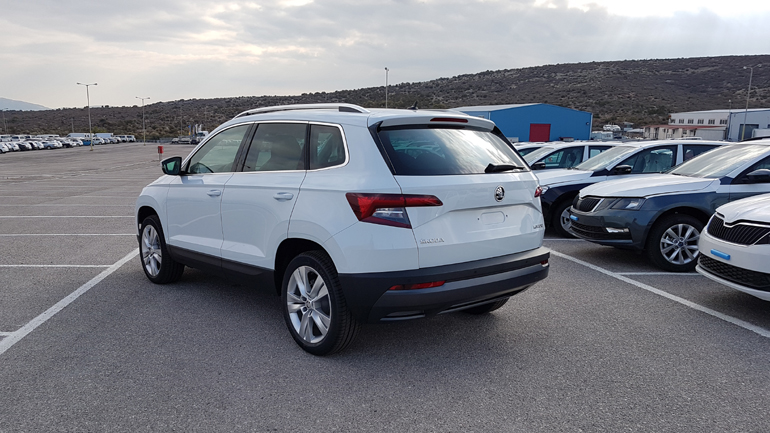 Αυτό το λευκό Karoq είναι από τα πρώτα που ήρθαν στην Ελλάδα