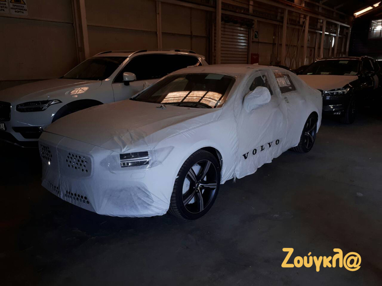 Αν δεν διαβάσεις στα πλάγια το όνομα της μάρκας αναρωτιέσαι τις αυτοκίνητο κρύβεται από... κάτω