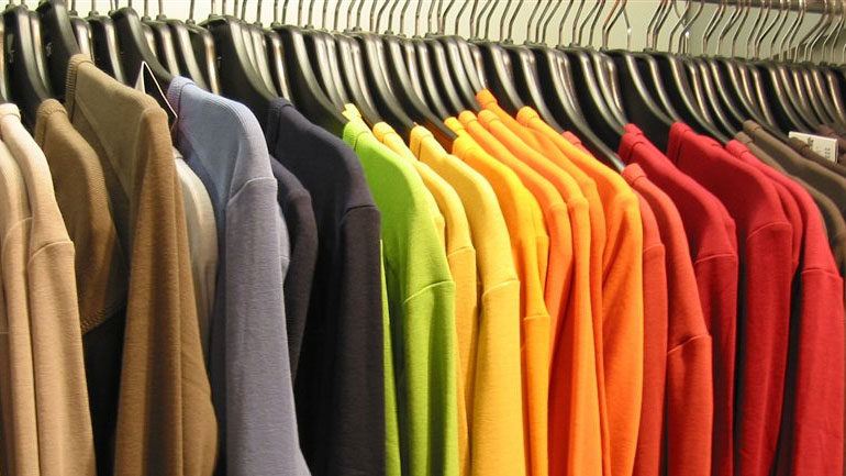 Οι Έλληνες άρχισαν να καταναλώνουν, το έλλειμμα εμπορικού ισοζυγίου αυξήθηκε