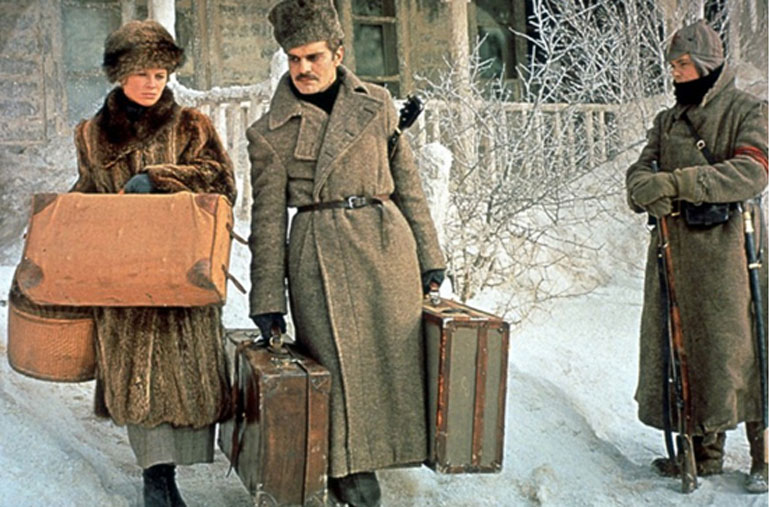 Ο Ομάρ Σαρίφ ως Γιούρι Ζιβάγκο και η Τζούλι Κρίστι στην ταινία του 1965.