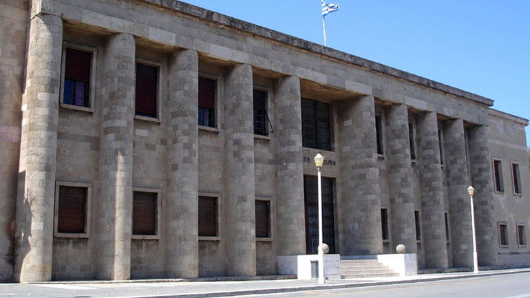 Ρόδος: Αθωώθηκε Γαλλίδα για επίθεση με ψαροντούφεκο στον φίλο της