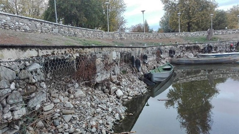 Ιωάννινα: Η πτώση της στάθμης της λίμνης αποκάλυψε προβλήματα