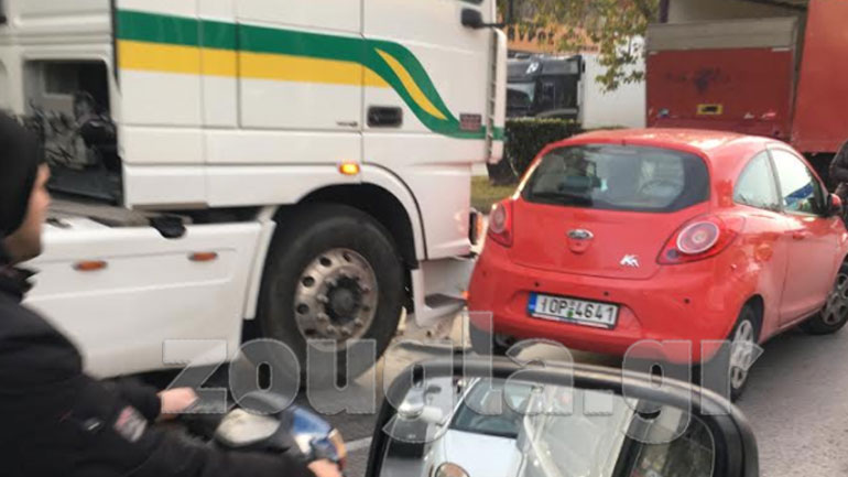 Κυκλοφοριακό κομφούζιο στη Λ. Καβάλας λόγω τροχαίου ατυχήματος