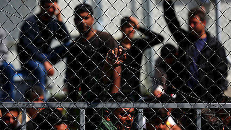 Την απόφασή του να αντισταθεί στην «μετατροπή του νησιού σε στρατόπεδο συγκέντρωσης», δηλώνει το Δ.Σ. Λέσβου