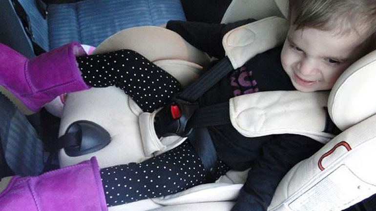 Έως πότε πρέπει να κάθεται το παιδί στο κάθισμα αυτοκινήτου;