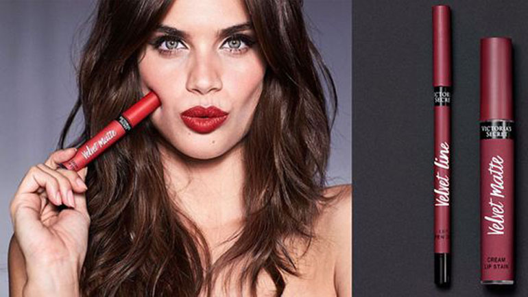 Tα μοντέλα της Victoria’s Secret λανσάρουν εορταστικά lip kits με την υπογραφή τους!