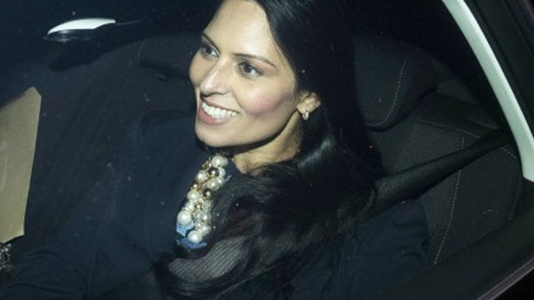 Βρετανία: Παραιτήθηκε η υπουργός Πρίτι Πατέλ