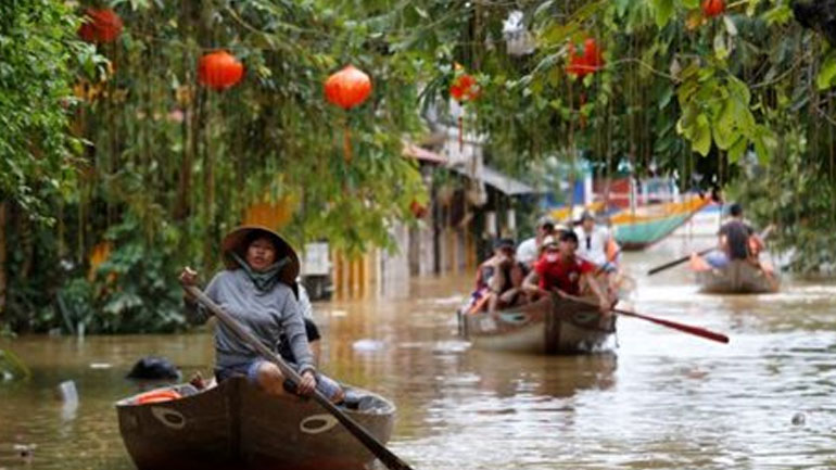 Στους 106 οι νεκροί από τον τυφώνα Ντάμρεϊ στο Βιετνάμ