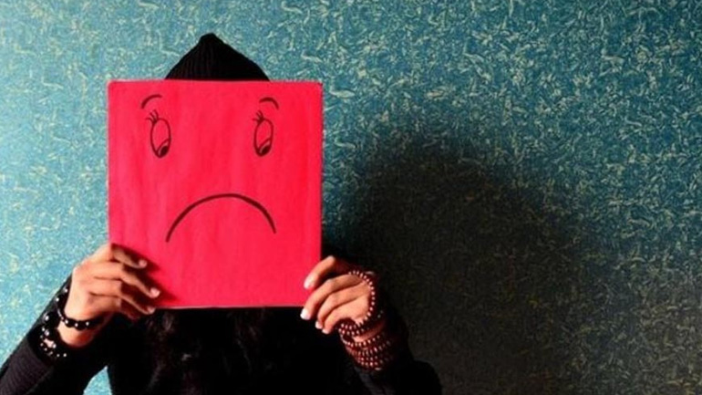 Οι 4 κακές συνήθειες που μας κάνουν δυστυχισμένους