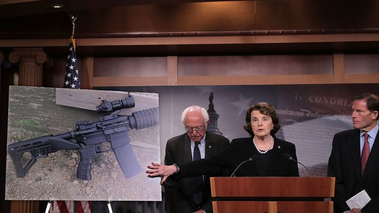 ΗΠΑ: Δημοκρατικοί γερουσιαστές κατέθεσαν σχέδιο νόμου για την απαγόρευση της εμπορικής διάθεσης τουφεκιών εφόδου