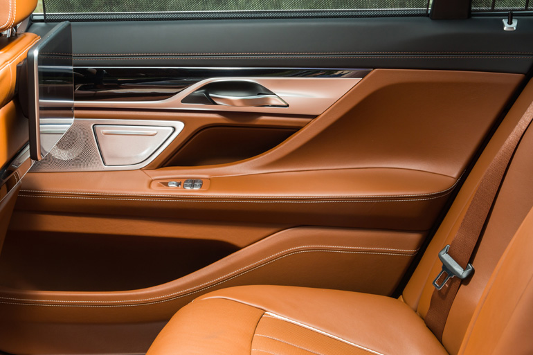 Οι ραφές, οι χρωματισμοί (στην φωτό δεν φαίνονται) και η λεπτομέρεια είναι στοιχεία που διακρίνουν κάθε BMW που φέρει την υπογραφή BMW Individual