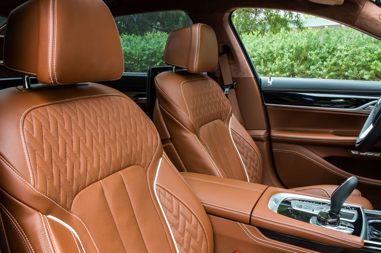 Από τα καθίσματα μπορεί ο καθένας να καταλάβει ότι κάτι... γίνεται