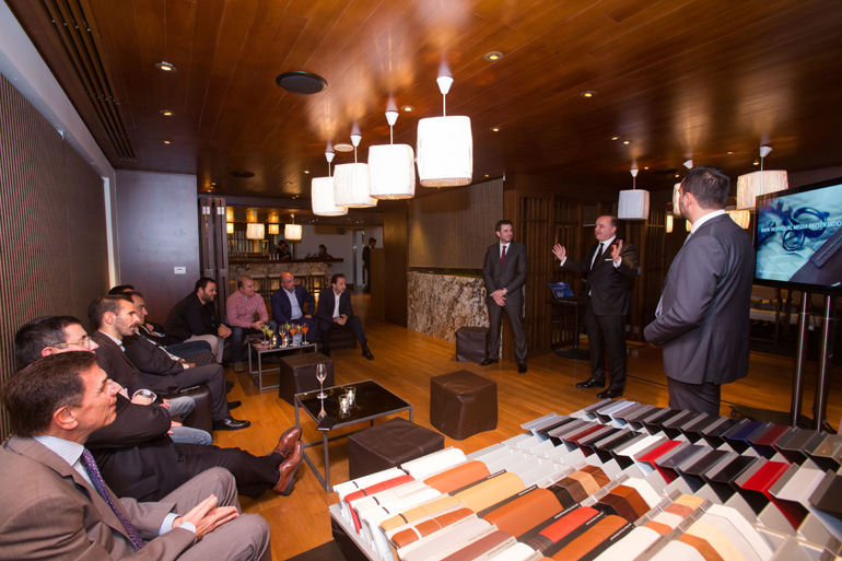 H ομάδα του BMW Group εξηγεί σε μία πολύ ξεχωριστή εκδήλωση, την έννοια του BMW Individual. Στη μέση ο Πρόεδρος και Διευθύνων Σύμβουλος του BMW Group Hellas, Karim Christian Haririan, αριστερά ο επικεφαλής επικοινωνίας Κώστας Διαμαντής και δεξιά ο product manager, Νίκος Καψής.