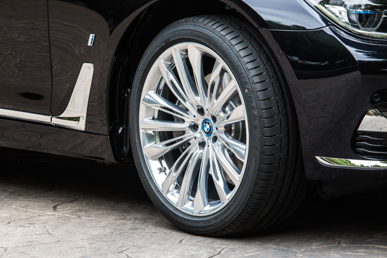 Αυτές τις ζάντες θα τις δείτε μόνο σε μοντέλο της BMW που έχει επιμεληθεί το τμήμα BMW Individual