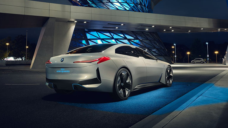 Με μία φόρτιση 700 χιλιόμετρα από τη BMW Με μία φόρτιση 700 χιλιόμετρα από τη BMW