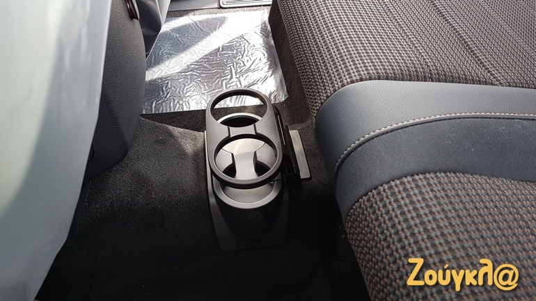 Ποτηροθήκες για τους πίσω επιβάτες