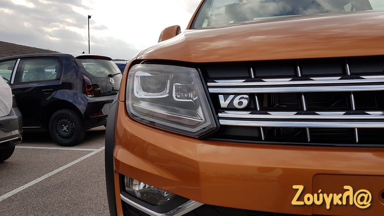 Το λογότυπο V6 μαρτυρά και τον κινητήρα...