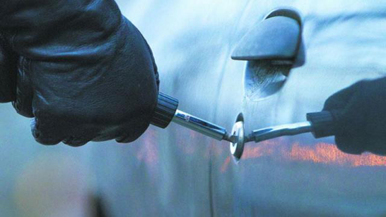 Έκλεψαν αυτοκίνητο και το διέλυσαν για να το πουλήσουν