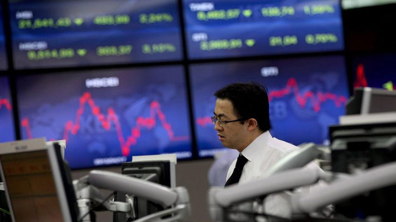 Πέφτουν οι τιμές του πετρελαίου στις ασιατικές αγορές