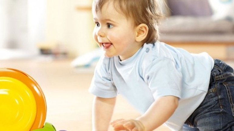 Γιατί είναι καλό να μπουσουλήσει το παιδί μου;