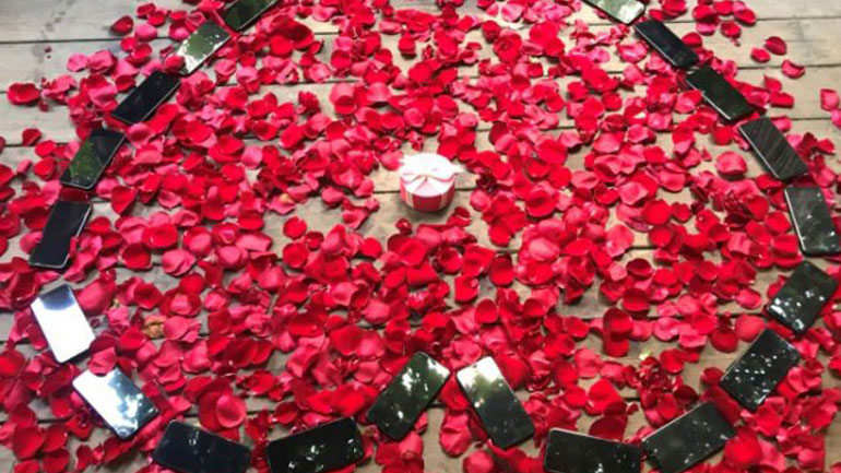 Κάποιος χρησιμοποίησε 25 iPhone X για να κάνει… πρόταση γάμου