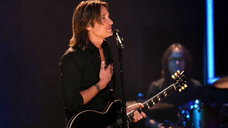 Ο Κιθ Έρμπαν παρουσίασε τη νέα του μπαλάντα εμπνευσμένη από το σκάνδαλο με τον Χάρβεϊ Γουάινστιν