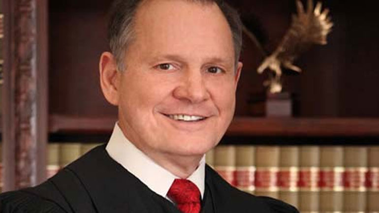 Οι Ρεπουμπλικανοί ανέστειλαν τη χρηματοδότηση του υποψηφίου Ρ. Μουρ που κατηγορήθηκε για σεξουαλική παρενόχληση