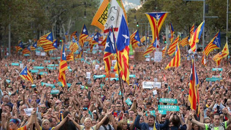 Καταλονία: Μεγάλη πορεία στη Βαρκελώνη για την αποφυλάκιση των αυτονομιστών ηγετών