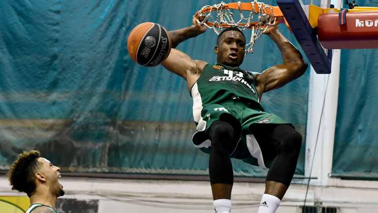 Το show του Θανάση Αντετοκούνμπο