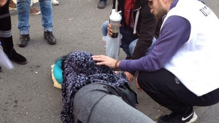 Αγωνιστικό αυτοκίνητο έφυγε από την πορεία του και τραυμάτισε θεατές στο αεροδρόμιο της Τρίπολης Αγωνιστικό αυτοκίνητο έφυγε από την πορεία του και τραυμάτισε θεατές στο αεροδρόμιο της Τρίπολης