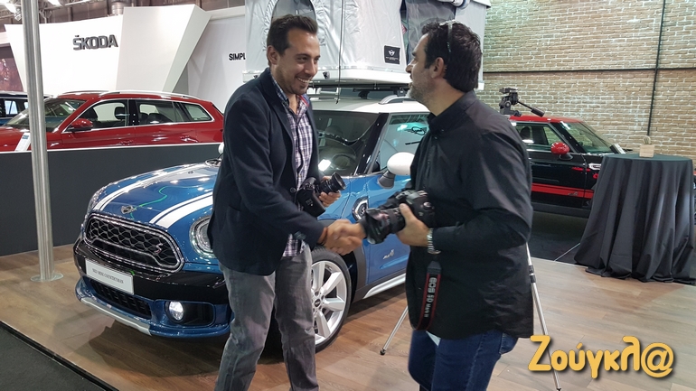 Βρε, βρε χαμόγελα! Βαγγέλης Παμπούκης (αριστερά) και Γιώργος Καραγιωργάκης